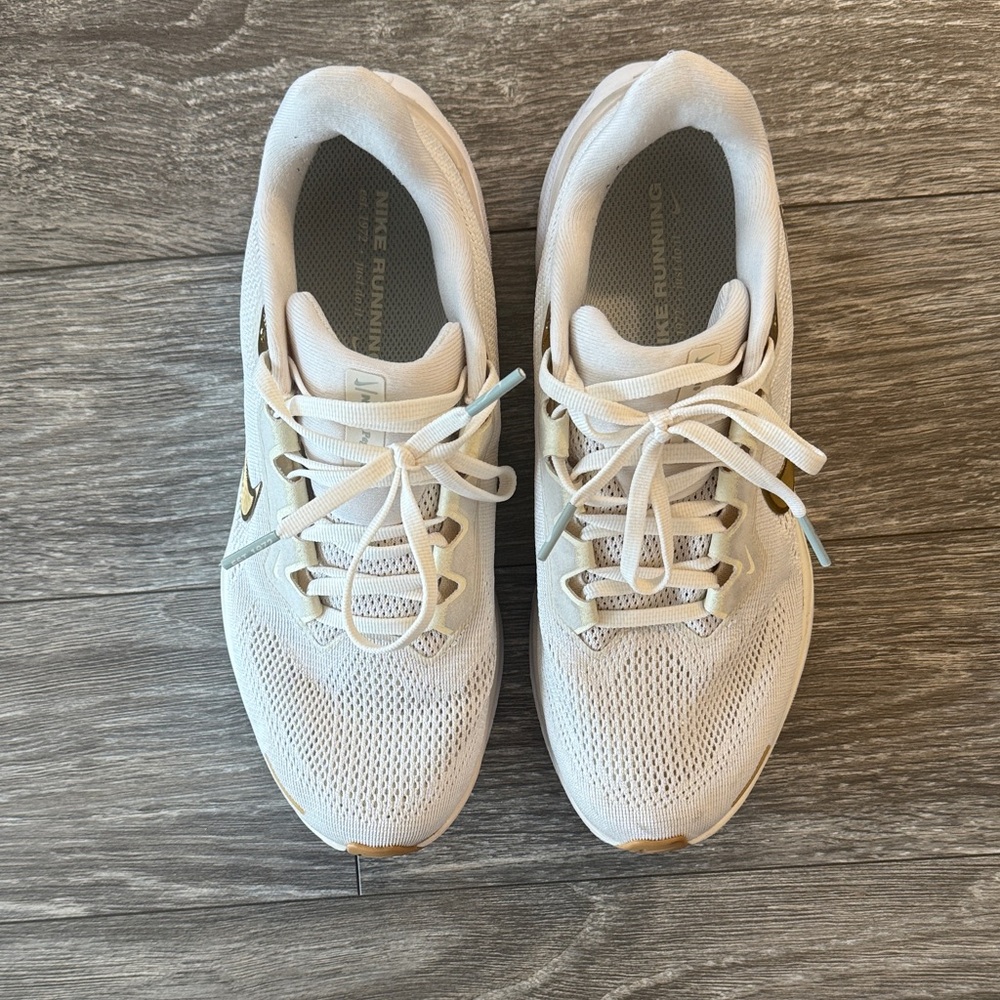 Nike Women’s running shoes Pegasus 41 size 7.5 — Cream with Gold Accent